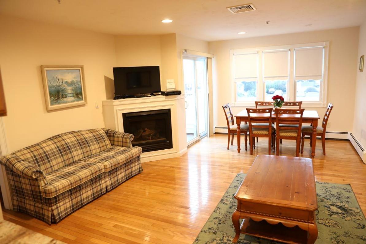 By The Sea Guests Bed & Breakfast And Suites Dennisport Oda fotoğraf